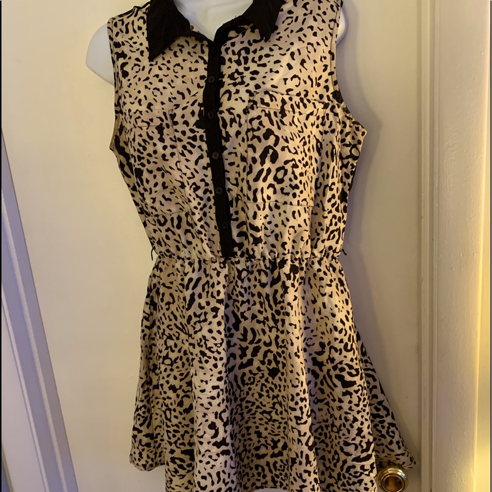 Leopard print sleeveless dress